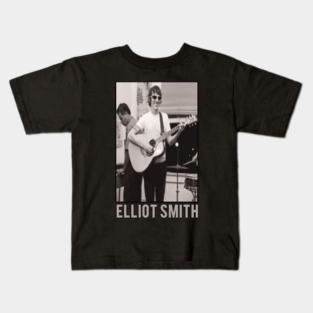 Elliot Guitar retro Kids T-Shirt by MasterMind_Designer